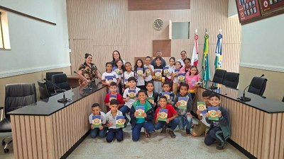 Alunos visitam Câmara de Caputira e apresentam propostas