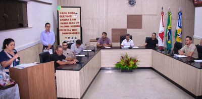 Câmara de Caputira homenageia professores em sessão solene